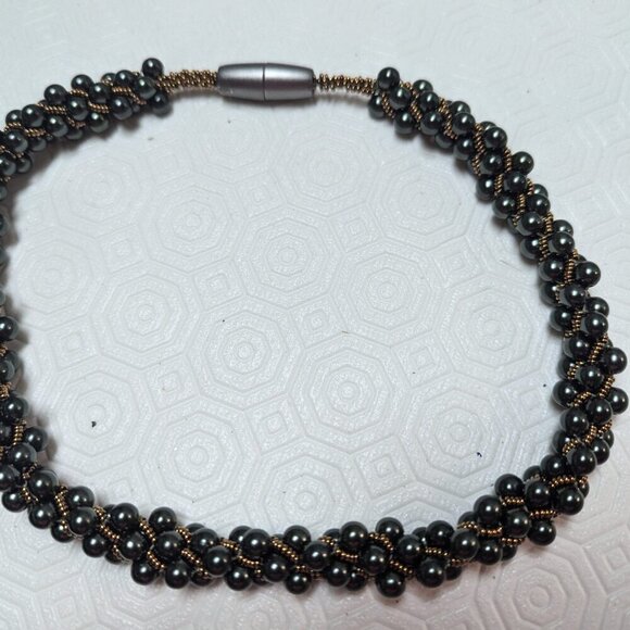 Pretty Vintage Hand Beaded Necklace Broncetone & Emerald Green Beads - Picture 8 of 8